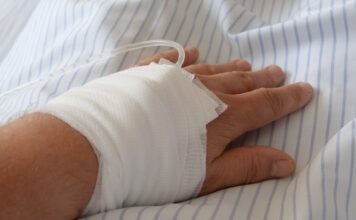 Control la Maternitatea Arad după ce o tânără şi copilul ei au murit Spital