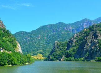 Trafic restricționat luni pe Valea Oltului Valea Oltului