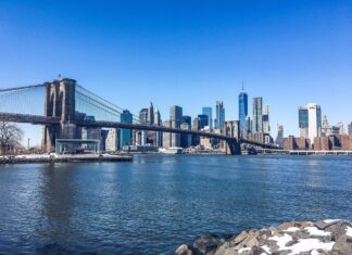 Un britanic a înotat 500 de kilometri pentru a avertiza asupra poluării apelor Riu hudson