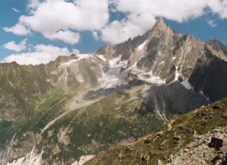 Fosilele unor arbori de 14.300 de ani păstrează urmele celei mai mari furtuni solare din istorie Alpii Francezi