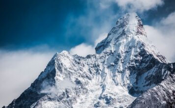 Traseele montane din Masivul Bucegi, închise din cauza vizibilității extrem de reduse Munte