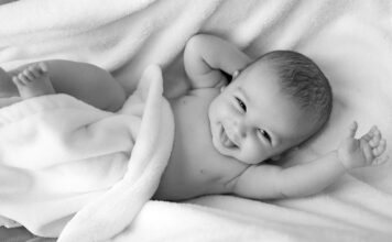 Peste 6000 de copii au fost născuți anul trecut de mame minore Bebelusi