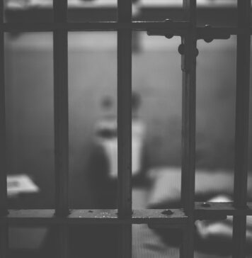 Fost polițist din Sibiu condamnat la închisoare pentru agresarea sexuală a două fete Inchisoare