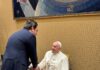 Senatorul Alfred Laurențiu Mihai, întâlnire la Vatican cu Papa Francisc: Ca o expresie a recunoștinței noastre, i-am oferit Liderului de la Vatican un tablou reprezentând o biserică bucovineană, simbol al bogăției spirituale a poporului român Alfred Laurentiu Mihai