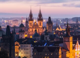 Un student ceh a ucis 15 persoane cu o mitralieră în urma unui atac la o universitate din Praga Praga