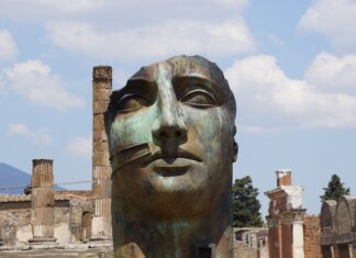 Statui care simbolizează Nașterea Domnului găsite la Pompeii Sculptura