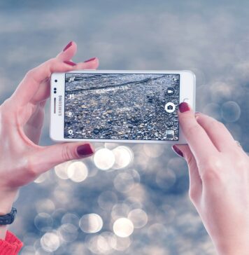 Elevii care folosesc repetat telefonul mobil în timpul orelor riscă exmatricularea Telefon mobil