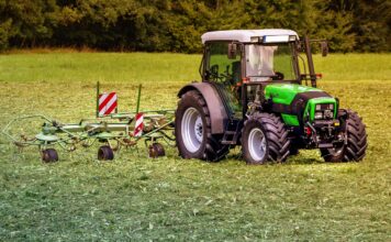 Tractoarele, conduse pe drumurile publice și cu permis de conducere din alte categorii tractor