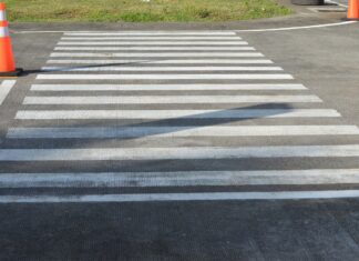 Bătrână de 79 de ani a fugit după ce a lovit cu mașina un pieton pe trecere Trecere de pietoni