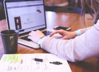 Peste 6.000 de locuri de muncă destinate tinerilor care nu au promovat Bacalaureatul Tineri