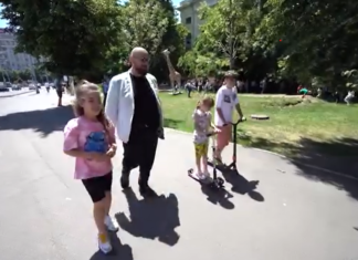 Cristian Popescu Piedone: Oricâte probleme întâmpinați în viață, nu uitați să fiți copii, măcar pentru câteva clipe!