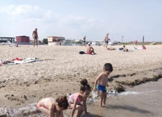 Vacanță de neuitat la malul mării pentru copiii din Centrele DGASPC Sector 5