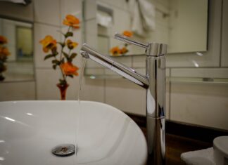 O cădere de tensiune care a avut loc la Stația de pompare și tratare Palas a dus la oprirea furnizării apei potabile Sursă foto: Pixabay