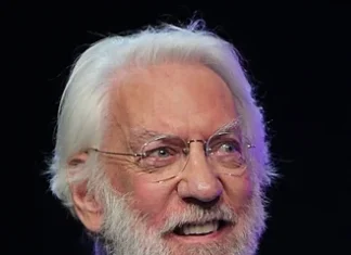 A murit legendarul actor Donald Sutherland