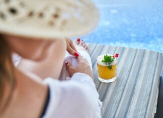 Intoxicație cu clor în piscina unui hotel de pe litoral Hotel