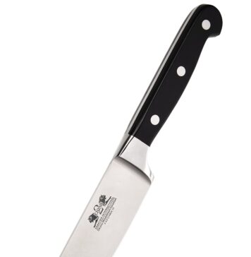 Conflict grav între tineri în Maramureș Cutit