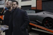 Frații Tate, acuzații și în Marea Britanie