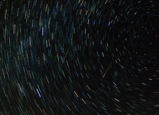 Ploaie de meteori vizibilă și în România după miezul nopții stele cazatoare