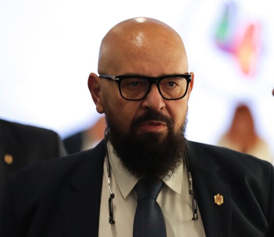 Piedone cere mobilizare totală la vot: „Viitorul Bucureștiului nu poate fi decis de o ploaie”