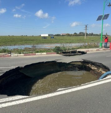 Drum surpat între Năvodari și Lumina din cauza avarierii unei conducte în timpul lucrărilor la rețeaua electrică Foto: RAJA