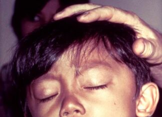 Tot mai mulți copii din București afectați de tuse convulsivă