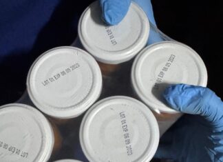 ANPC: Otrăvire lentă cu produse expirate de până la un an. Scandal într-un centru de bătrâni din Bacău