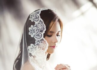 Peste 400 de rochii de mireasă, confiscate de inspectorii ANAF Bihor mireasa