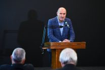 Doi directori ai ELCEN București, sub control judiciar pentru luare de mită