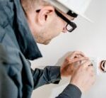 Primar din Mureș, acuzat că a furat curent electric timp de 5 ani