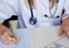 Tânără din Sibiu, suspectată că ar fi efectuat fără drept proceduri de estetică medicală de când avea 18 ani