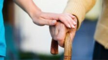 900 de euro pentru internarea într-un azil de bătrâni